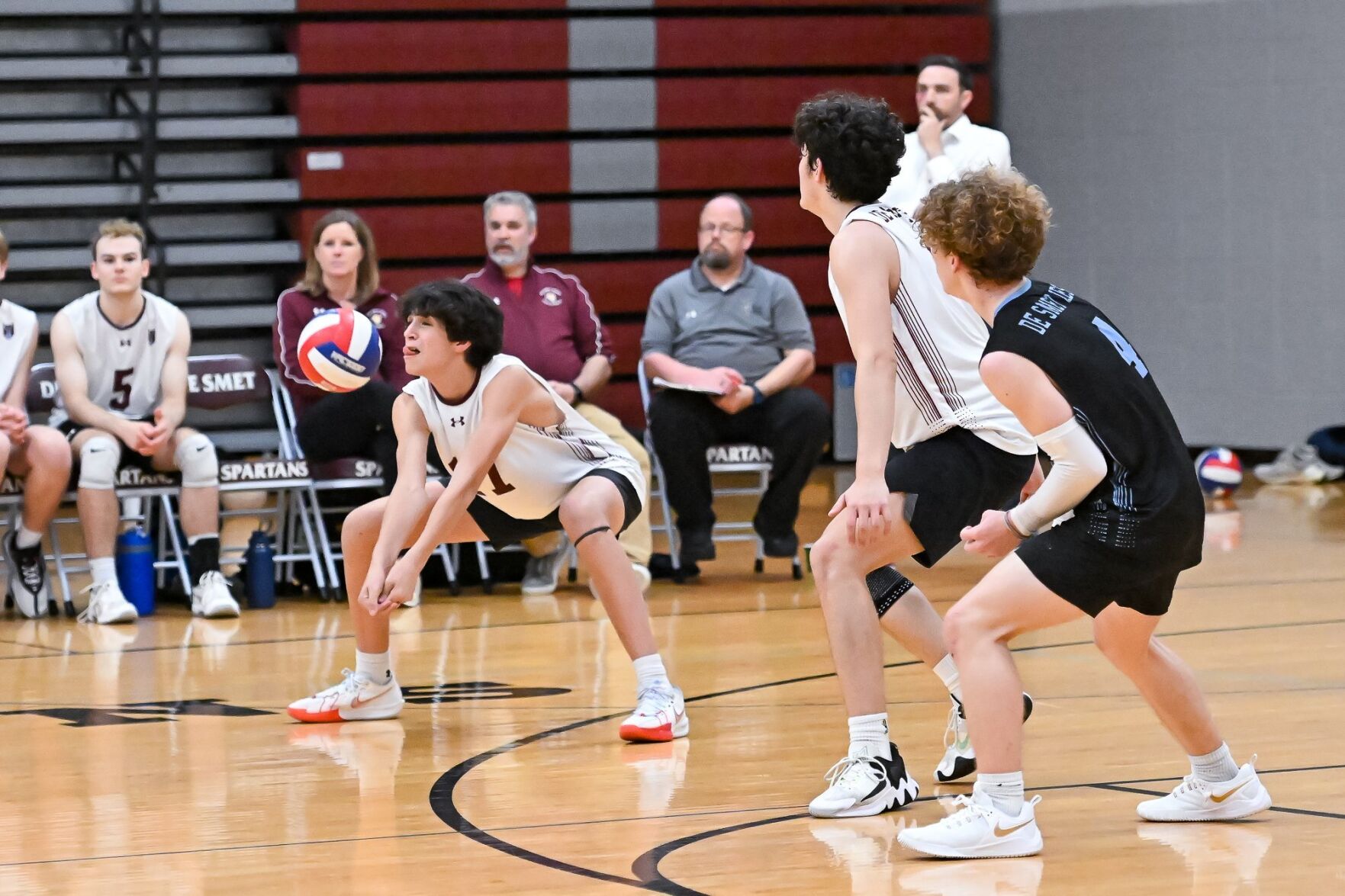 05/02/24 - Boys Volleyball Vianney at De Smet